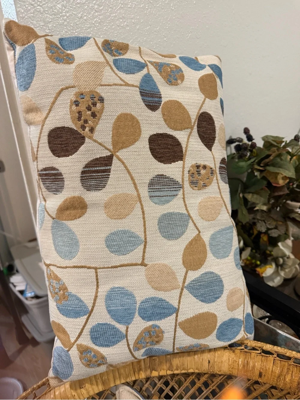 LUXURY LUMBAR BOTANICAL ACCENT PILLOW